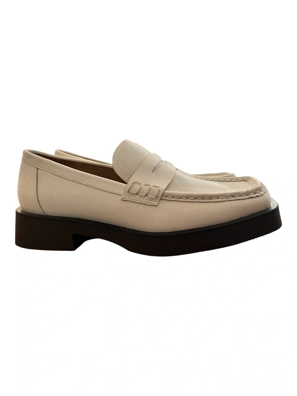 G.H. Bass Whitney Weejuns Penny Loafers Cream Textured Leather NWOB Women’s 8.5